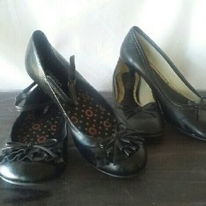 2 pr black kitten heels with bows