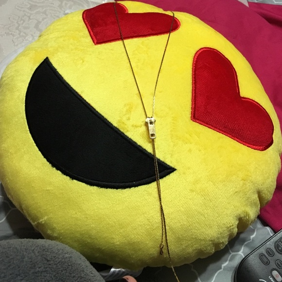 A zipper necklace