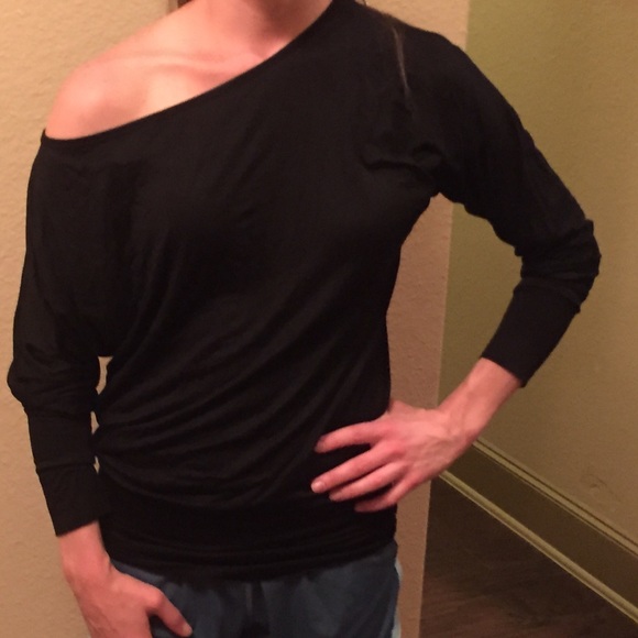 SALE!  Black off the shoulder T-shirt - Picture 2 of 2