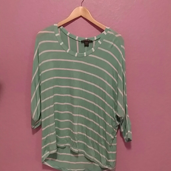 Like new! Loose fitting shirt