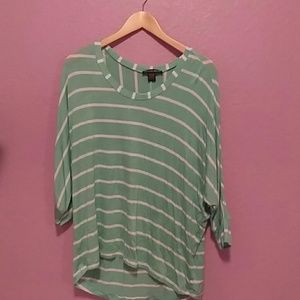 Like new! Loose fitting shirt