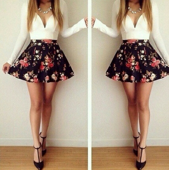 Deep v neck floral mini dress