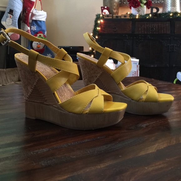 GIANNI BINI MUSTARD YELLOW WEDGES 8