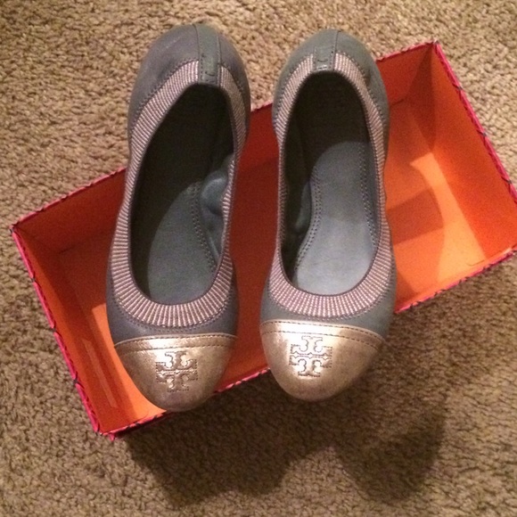 Tory burch flats...only worn once!