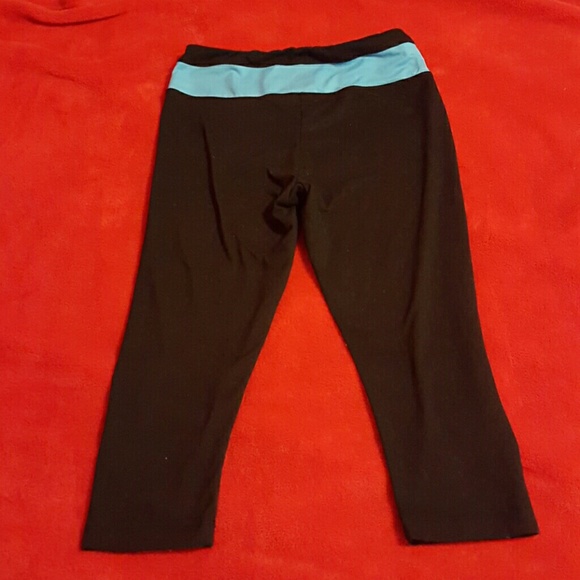 Bally total fitness black Capri pants - Picture 2 of 2