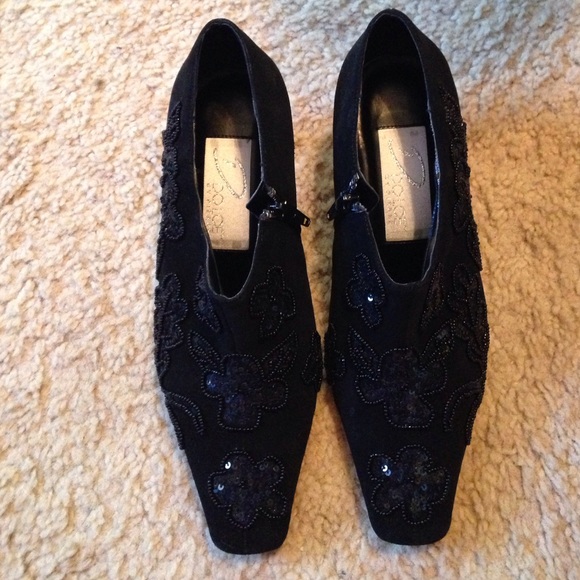 Sequin and beaded zippered pump - Picture 2 of 4