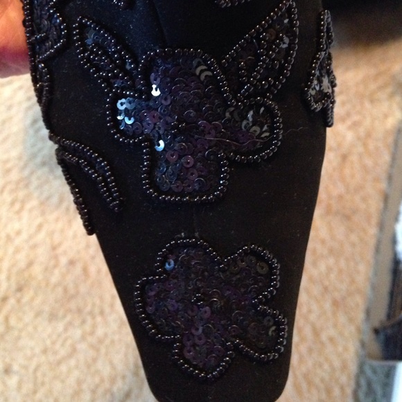 Sequin and beaded zippered pump - Picture 4 of 4