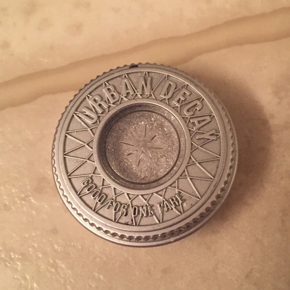 Urban Decay Eyeshadow Single in Uzi