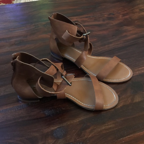 MOSSIMO GLADIATOR SANDALS 8.5