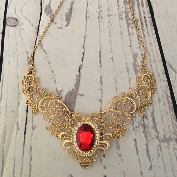 Statement necklace
