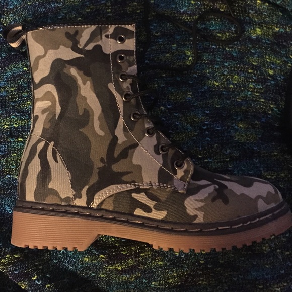 Brand new camo military boots - Picture 1 of 4