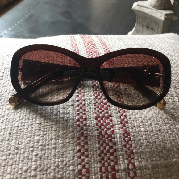 Louis Vuitton sun glasses