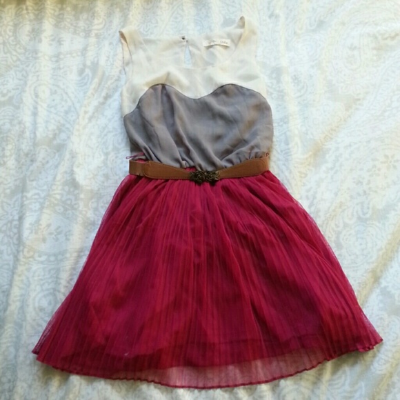 Sleeveless dress and separate belt - Picture 1 of 3