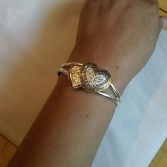 Very cute silver/gold tone heart bracelet