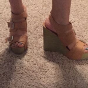 !!!PRICE REDUCED!!! Tan buckle wedges