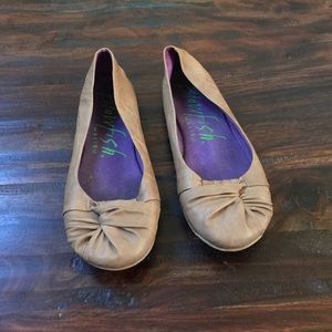 BLOWFISH FLAT BROWN SLIP ON 8.5