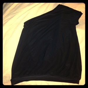 Black silk The limited one shoulder top