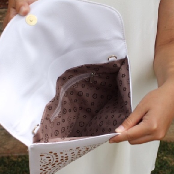 Black Large Cutout Clutch Bag - Picture 3 of 4