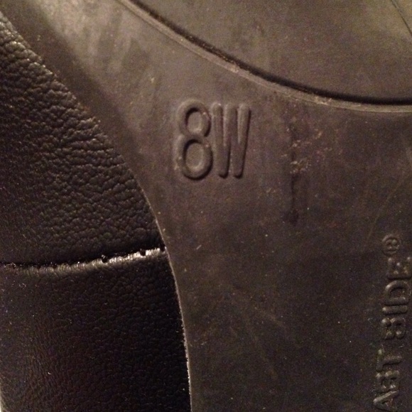 Heels - Picture 3 of 3