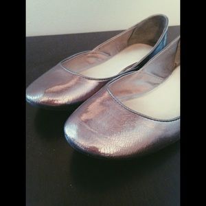 🌟LAST CHANCE🌟Metallic silver flats! ✨