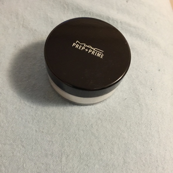 MAC Prep + Prime Translucent Powder