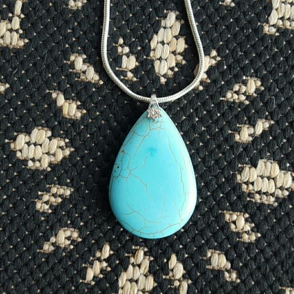 Turquoise pendent necklace