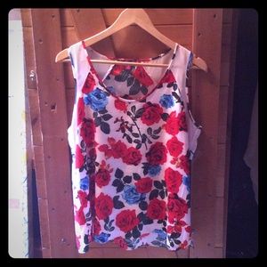 Sleeveless blouse with rose print