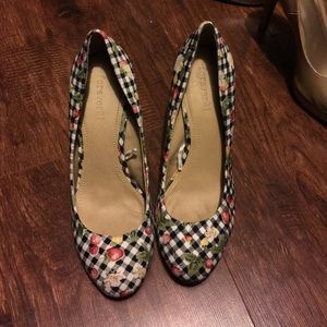 Forever 21 black/white with fruit and flower heels