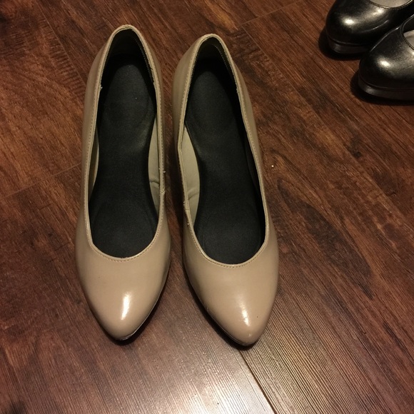 Tan/pink tone heel