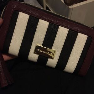 Steve Madden black and white wallet