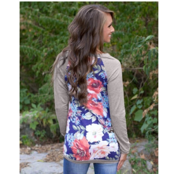 ⛔️SOLD⛔️ HP! Floral Long Sleeve Top - Picture 2 of 4