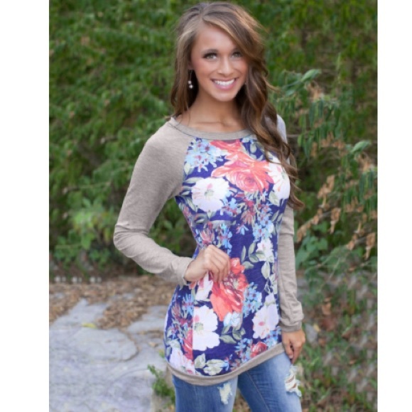 ⛔️SOLD⛔️ HP! Floral Long Sleeve Top - Picture 3 of 4