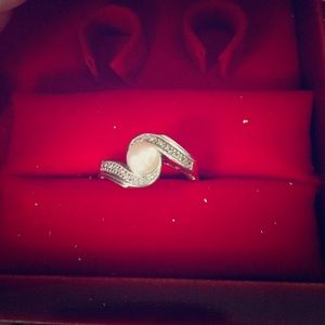 Sterling sliver pearl ring.
