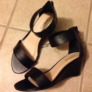 🌷Spring Sale🌷 Black mini wedge sandals