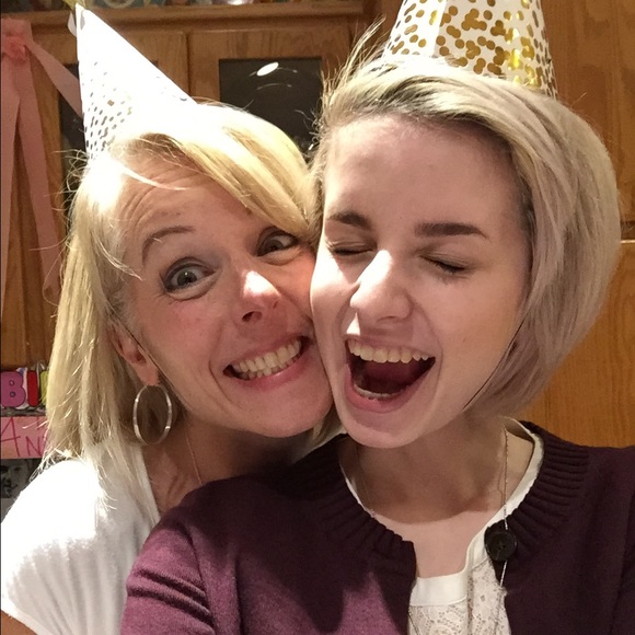 Meet your Posher, Dawn - Picture 2 of 5