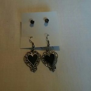 Cute black stud & heart earings set