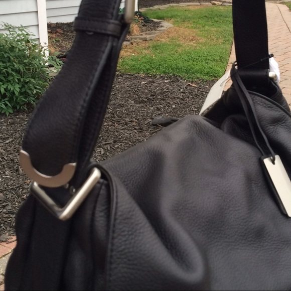 Kennith Cole genuine leather black shoulder bag. - Picture 3 of 4