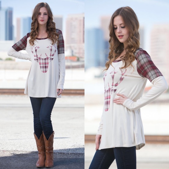 Tops - 🚨1 HR SALE🚨LEONA reindeer plaid top - CREAM