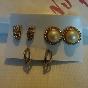 Very cute gold tone earings set NWT