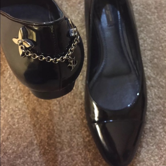 ❤️sold❤️ Auth. Louis Vuitton flats size 41