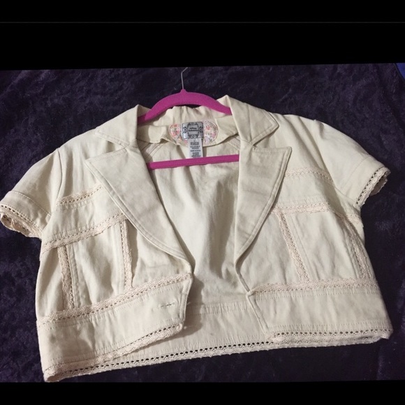 Short sleeve cropped jacket