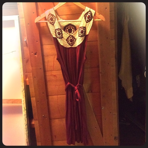 Cotton shift dress with crochet neckline