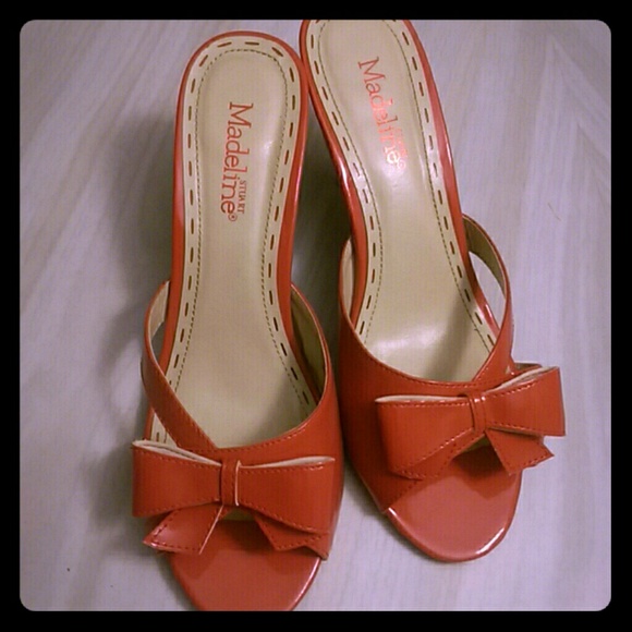 Coral Bow New Condition Heels