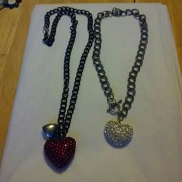 Very cute rhinestone encrusted heart necklace