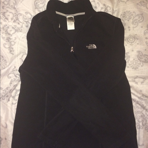 Black North Face pull over!