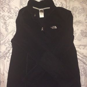 Black North Face pull over!