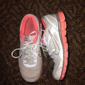 Nike dual fusion tennis shoes