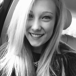 Meet your Posher, Claire