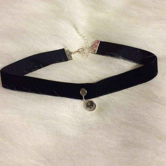 ❌SOLD❌Black choker necklace with charm - Picture 1 of 3