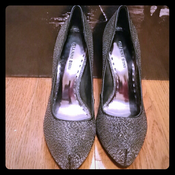 Gianni Bini black/silver shimmer point toe pumps